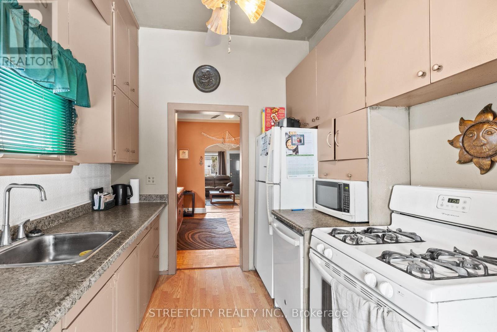 16 Oak Street, London East, Ontario  N5Z 2H6 - Photo 9 - X12845946