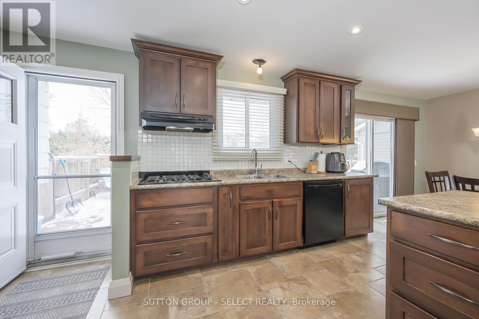 99 Inverary Crescent, London North, Ontario  N6G 3L7 - Photo 10 - X12846004