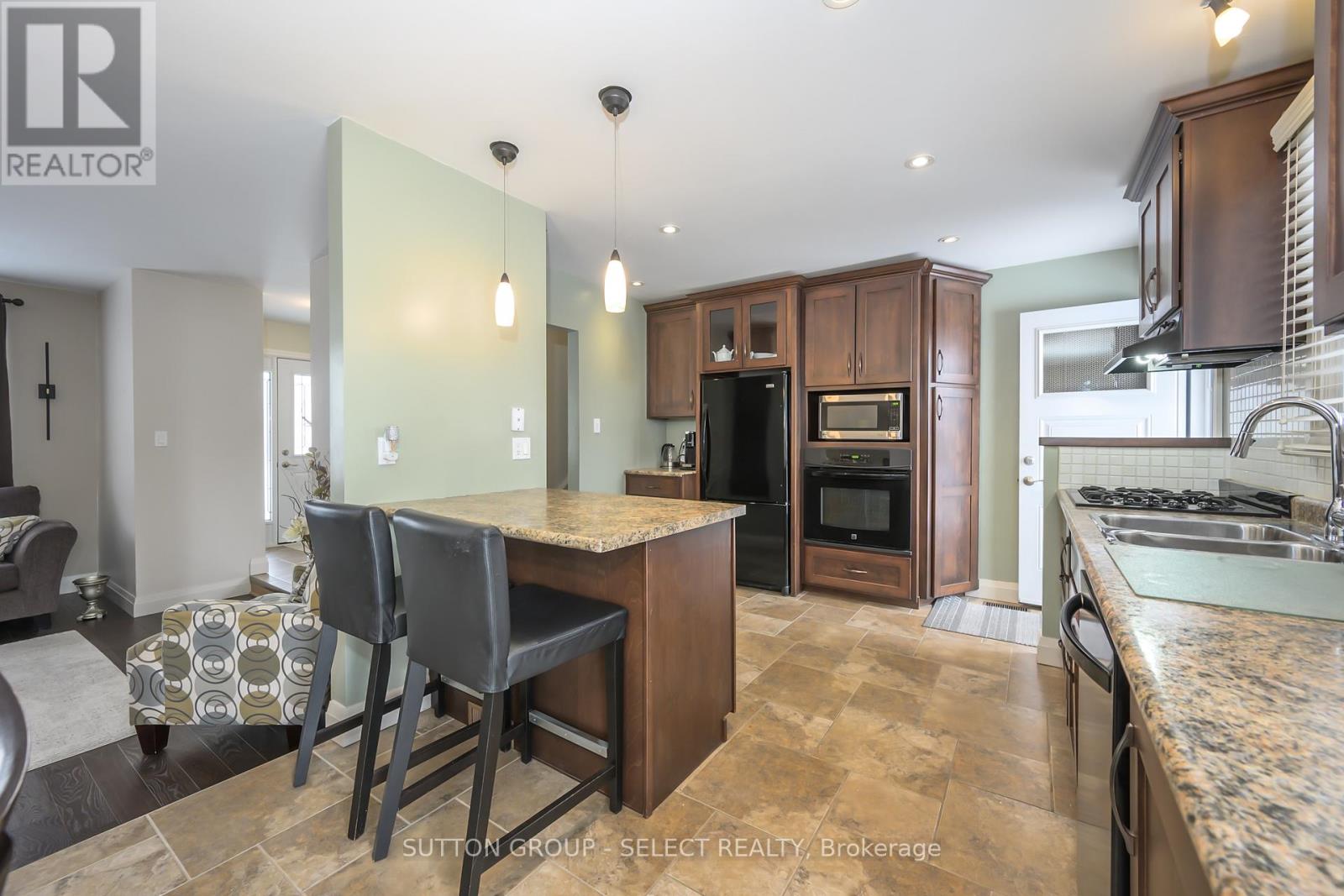 99 Inverary Crescent, London North, Ontario  N6G 3L7 - Photo 13 - X12846004