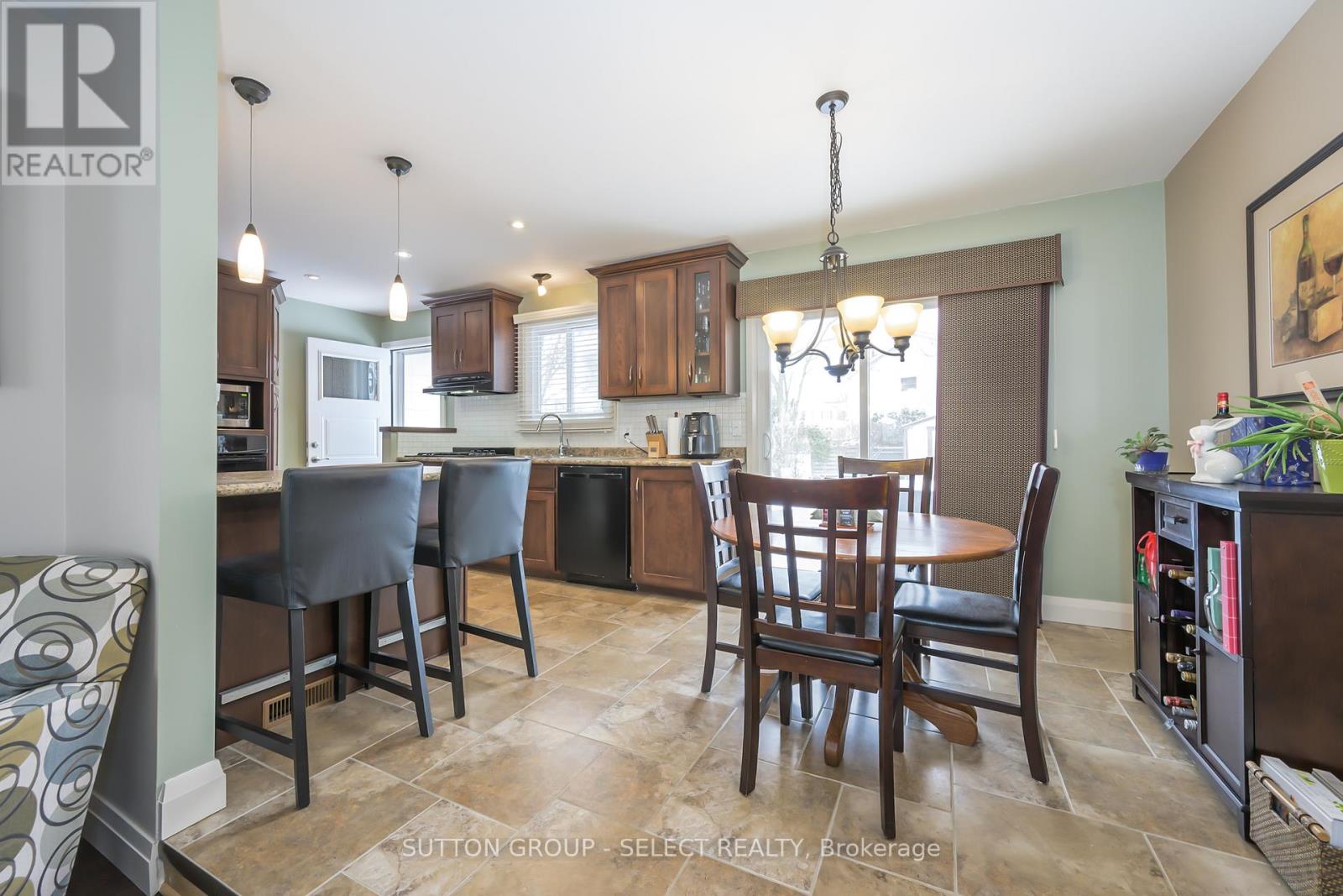 99 Inverary Crescent, London North, Ontario  N6G 3L7 - Photo 14 - X12846004