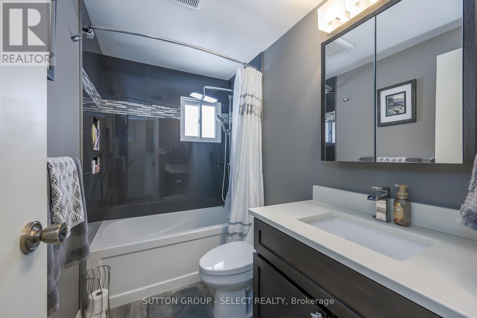 99 Inverary Crescent, London North, Ontario  N6G 3L7 - Photo 17 - X12846004