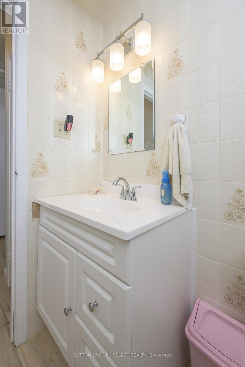 99 Inverary Crescent, London North, Ontario  N6G 3L7 - Photo 28 - X12846004