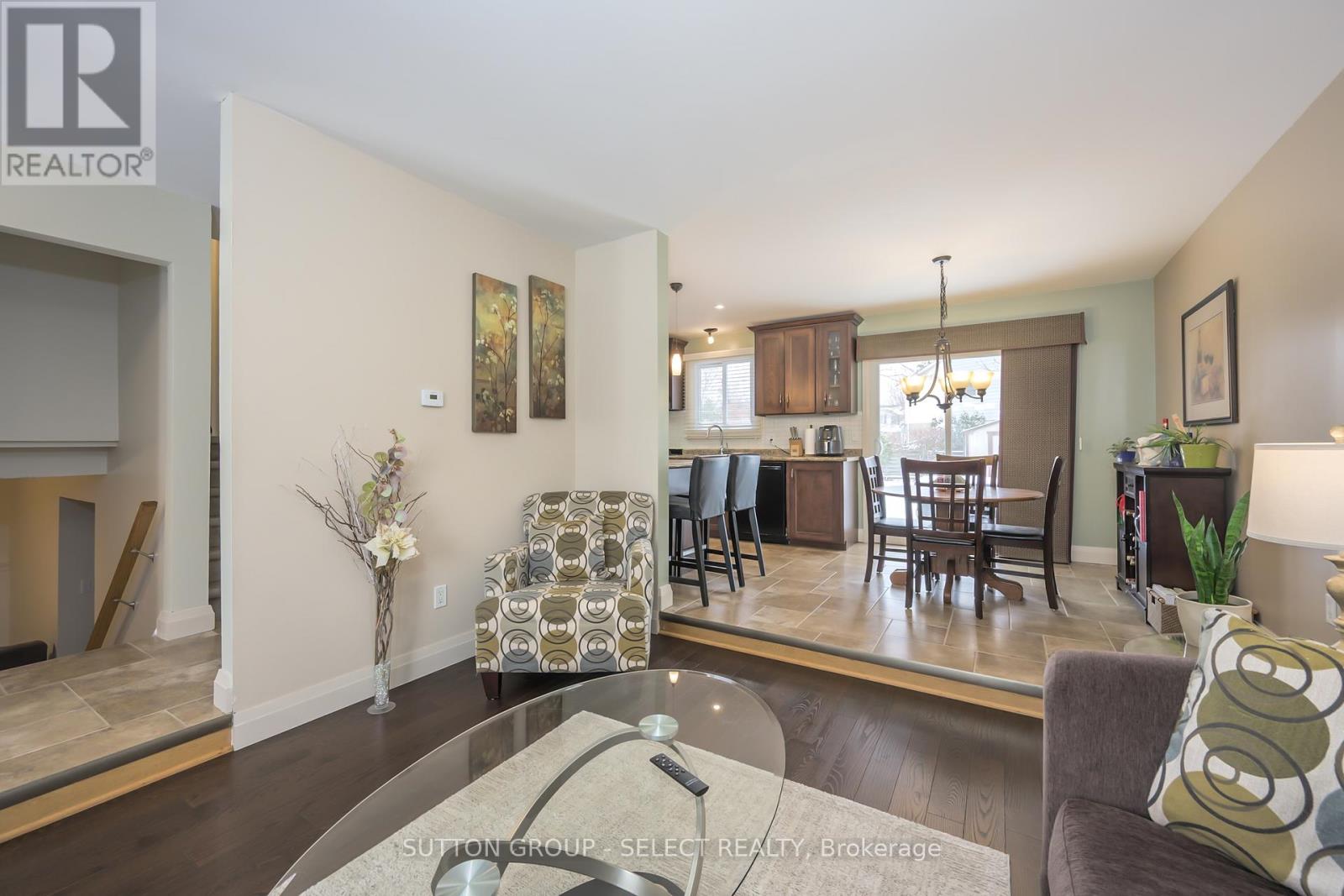 99 Inverary Crescent, London North, Ontario  N6G 3L7 - Photo 7 - X12846004