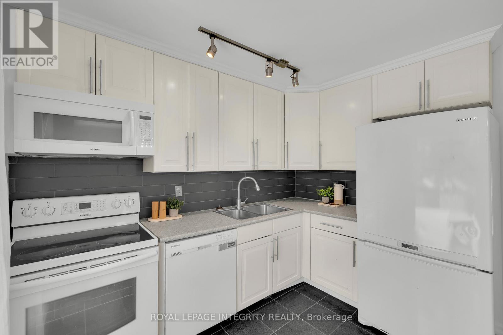 7 Fallow Court, Ottawa, Ontario  K1T 1W8 - Photo 8 - X12845932