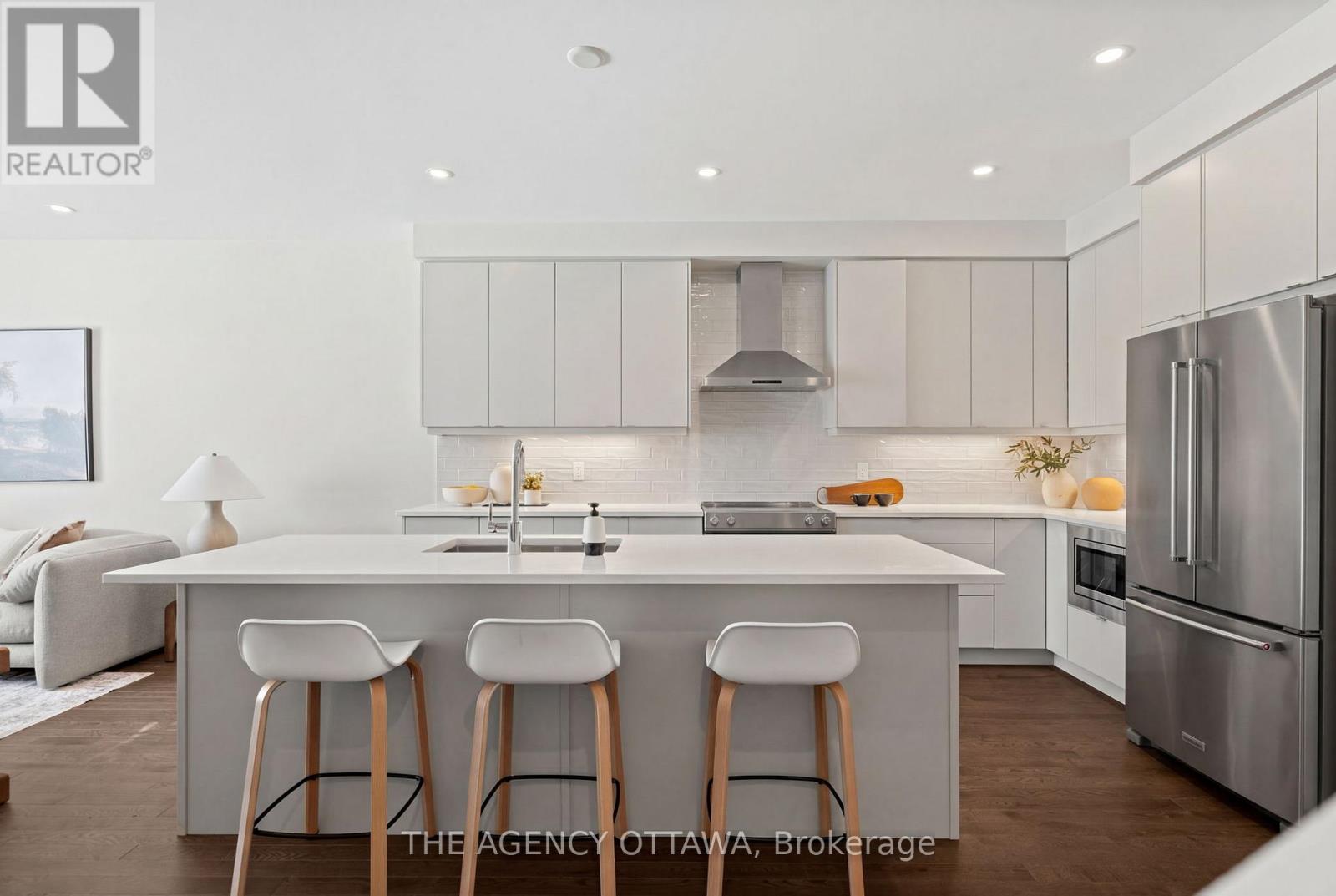 386 Walden Drive, Ottawa, Ontario  K2K 0M9 - Photo 10 - X12845994