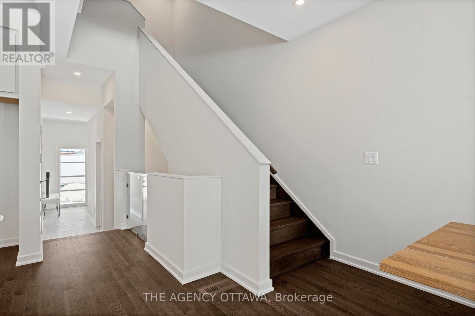 386 Walden Drive, Ottawa, Ontario  K2K 0M9 - Photo 18 - X12845994