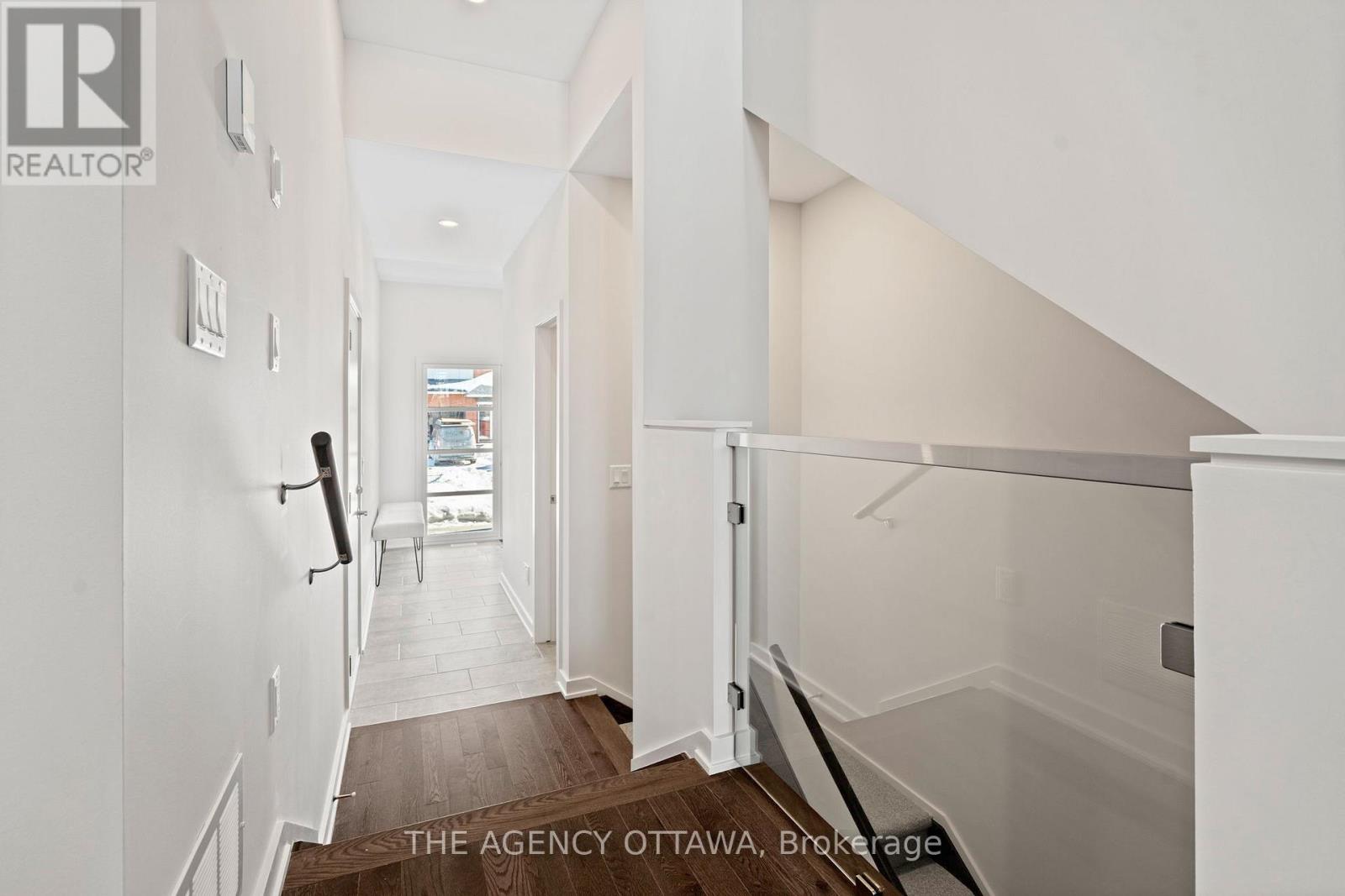 386 Walden Drive, Ottawa, Ontario  K2K 0M9 - Photo 6 - X12845994