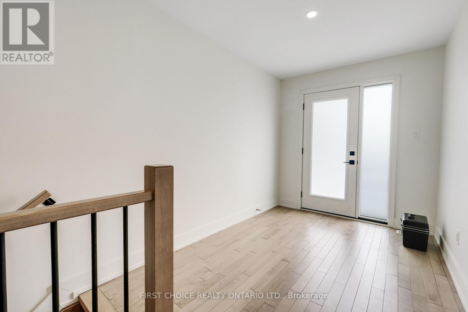 269 Queen Mary Street, Ottawa, Ontario  K1K 1X1 - Photo 27 - X12846032