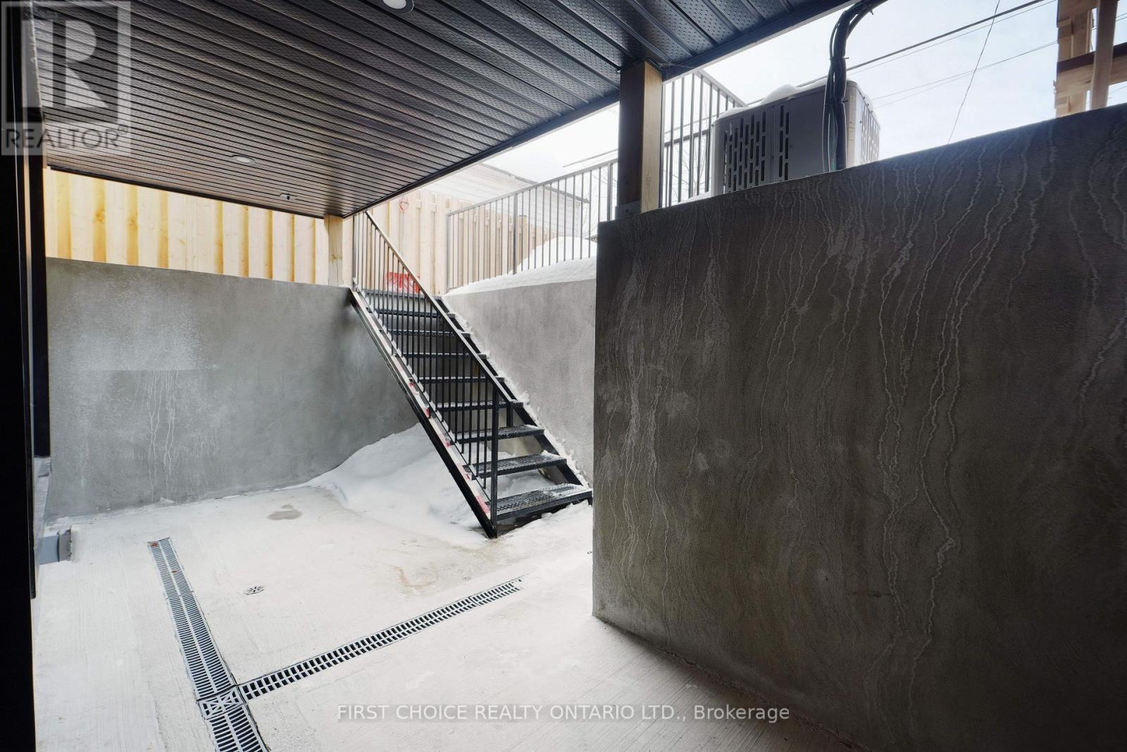 269 Queen Mary Street, Ottawa, Ontario  K1K 1X1 - Photo 29 - X12846032