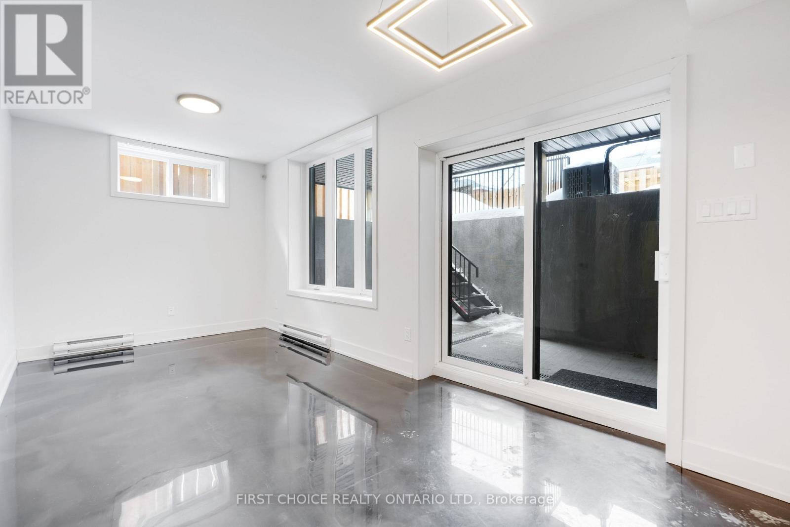 269 Queen Mary Street, Ottawa, Ontario  K1K 1X1 - Photo 30 - X12846032