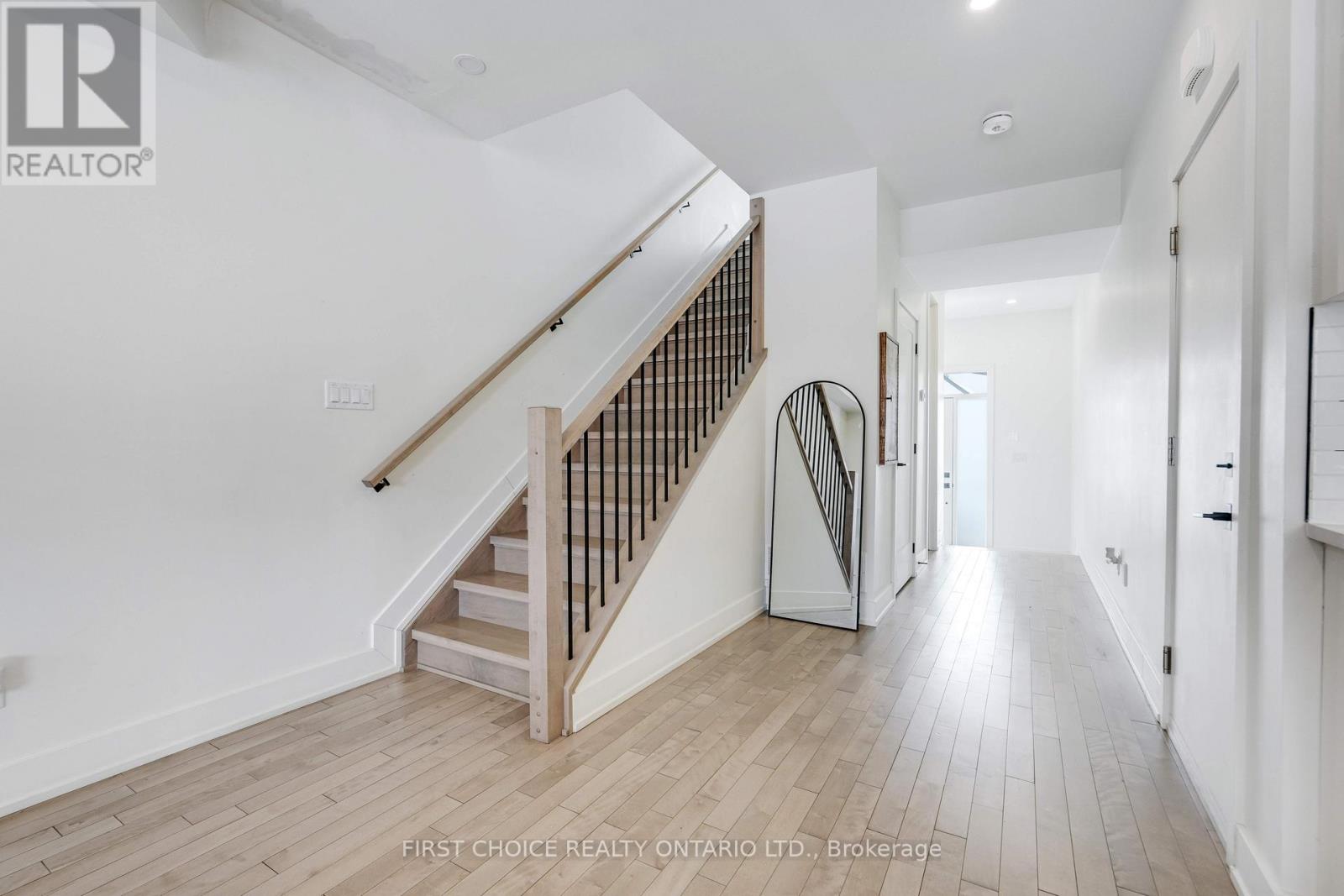 269 Queen Mary Street, Ottawa, Ontario  K1K 1X1 - Photo 6 - X12846032