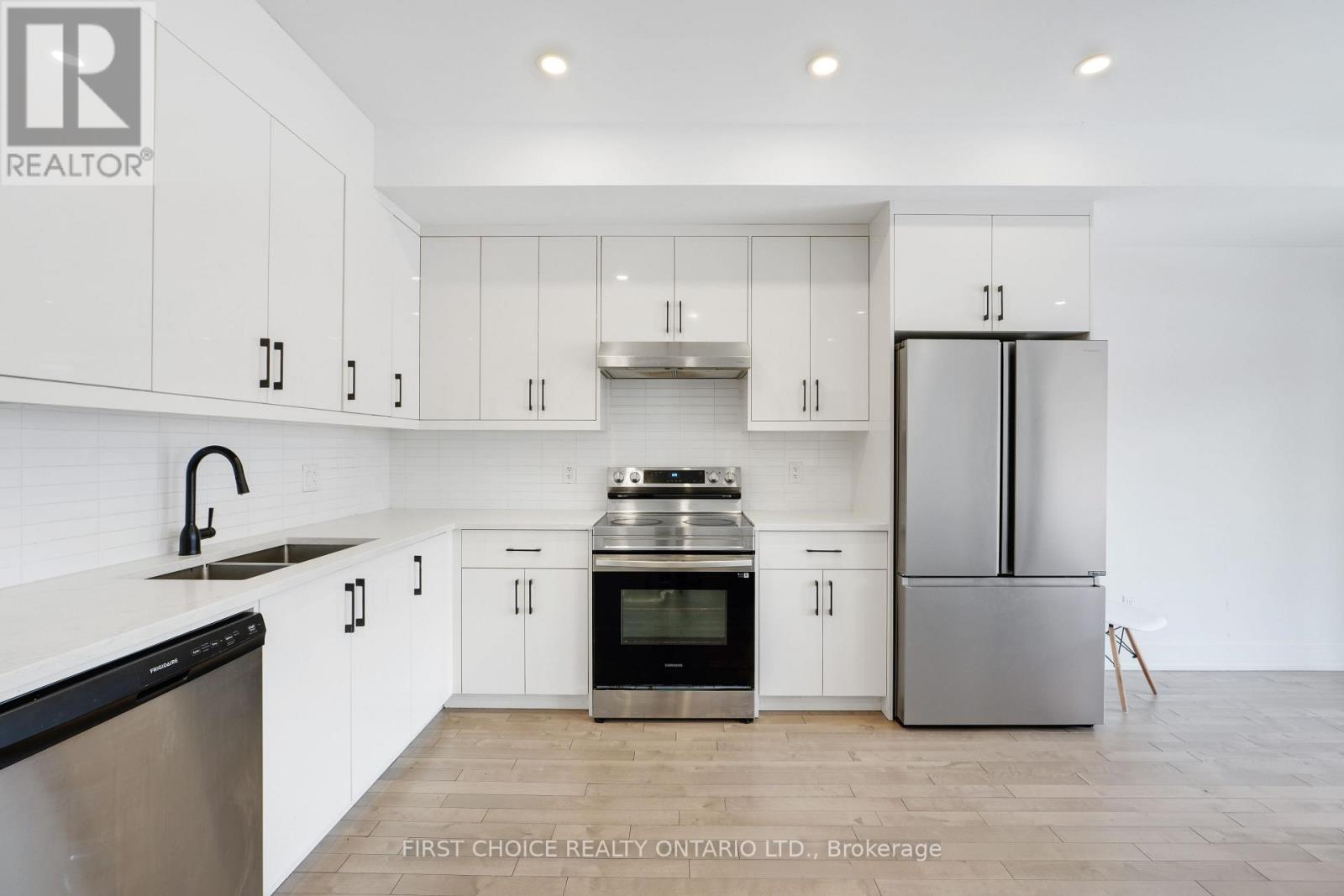 271 Queen Mary Street, Ottawa, Ontario  K1K 1X1 - Photo 10 - X12846034