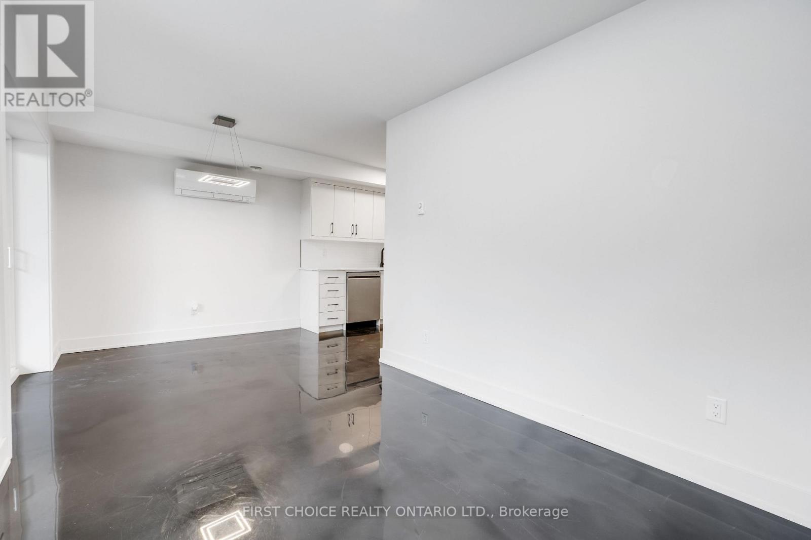 271 Queen Mary Street, Ottawa, Ontario  K1K 1X1 - Photo 31 - X12846034