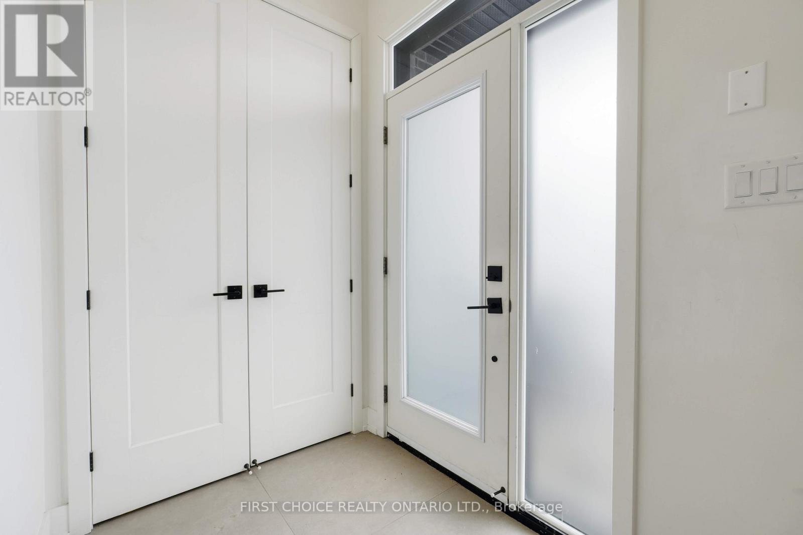 271 Queen Mary Street, Ottawa, Ontario  K1K 1X1 - Photo 4 - X12846034