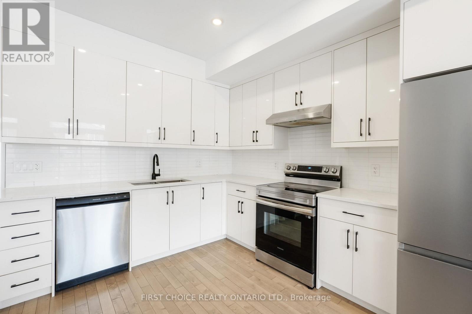 271 Queen Mary Street, Ottawa, Ontario  K1K 1X1 - Photo 10 - X12846038