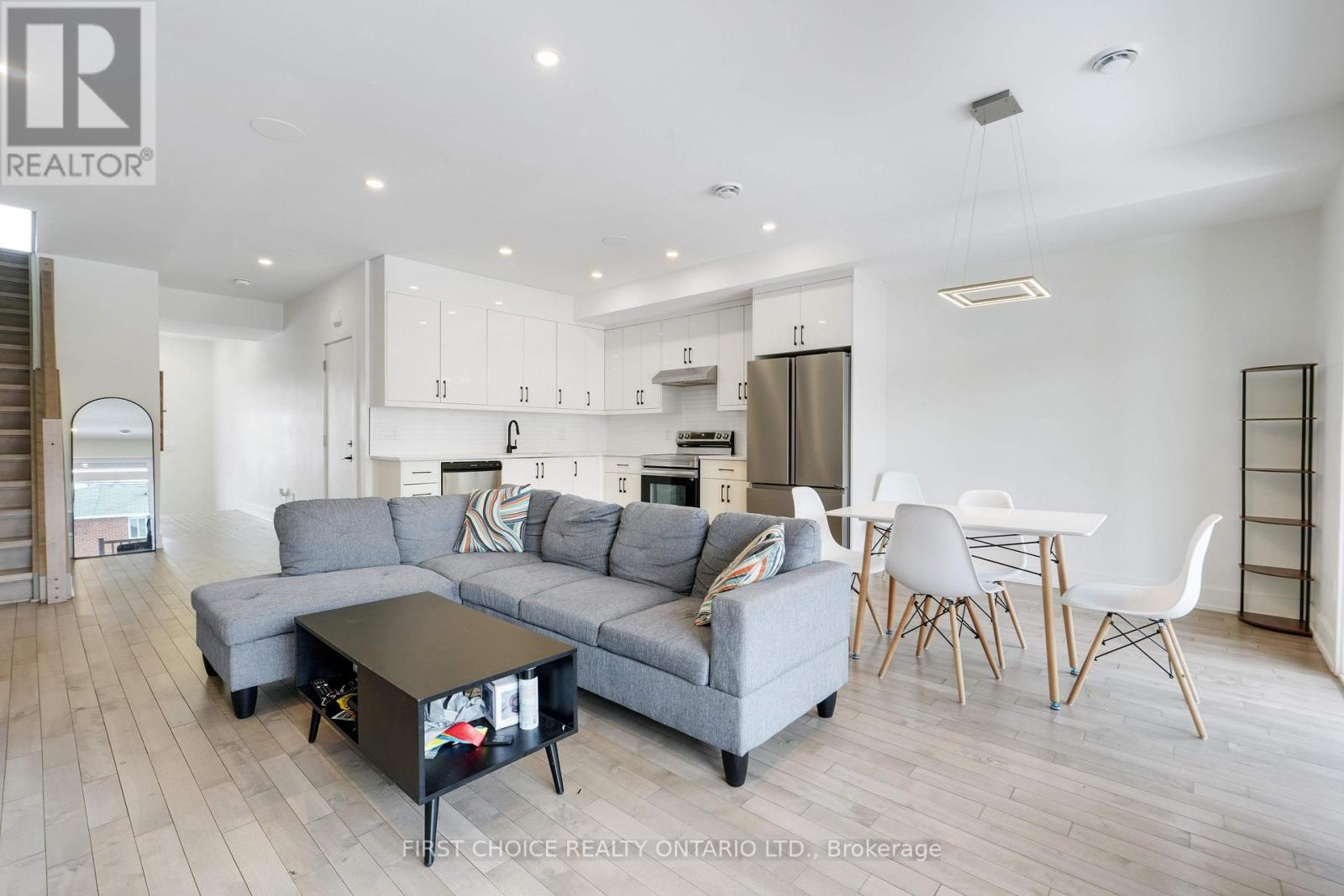 271 Queen Mary Street, Ottawa, Ontario  K1K 1X1 - Photo 13 - X12846038