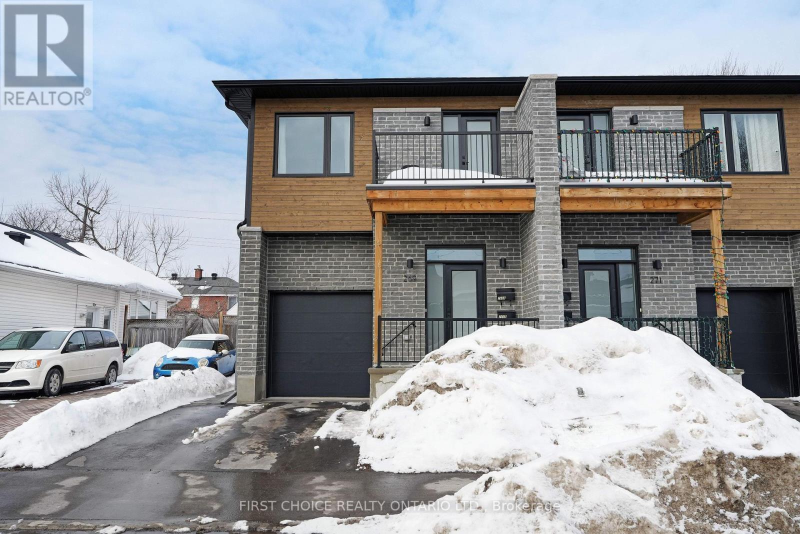 271 Queen Mary Street, Ottawa, Ontario  K1K 1X1 - Photo 2 - X12846038