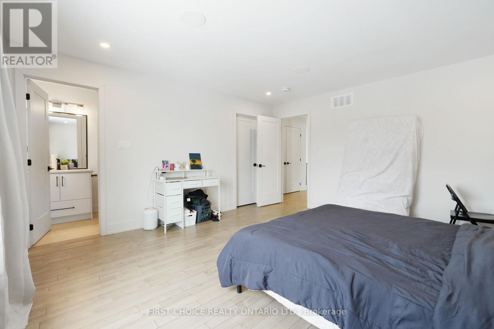 271 Queen Mary Street, Ottawa, Ontario  K1K 1X1 - Photo 25 - X12846038