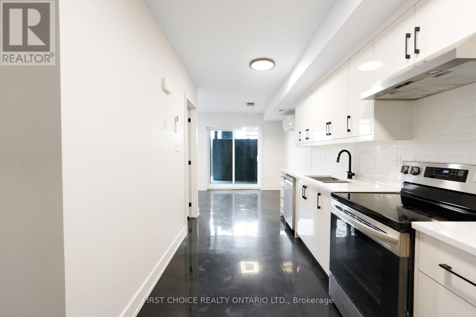 271 Queen Mary Street, Ottawa, Ontario  K1K 1X1 - Photo 37 - X12846038