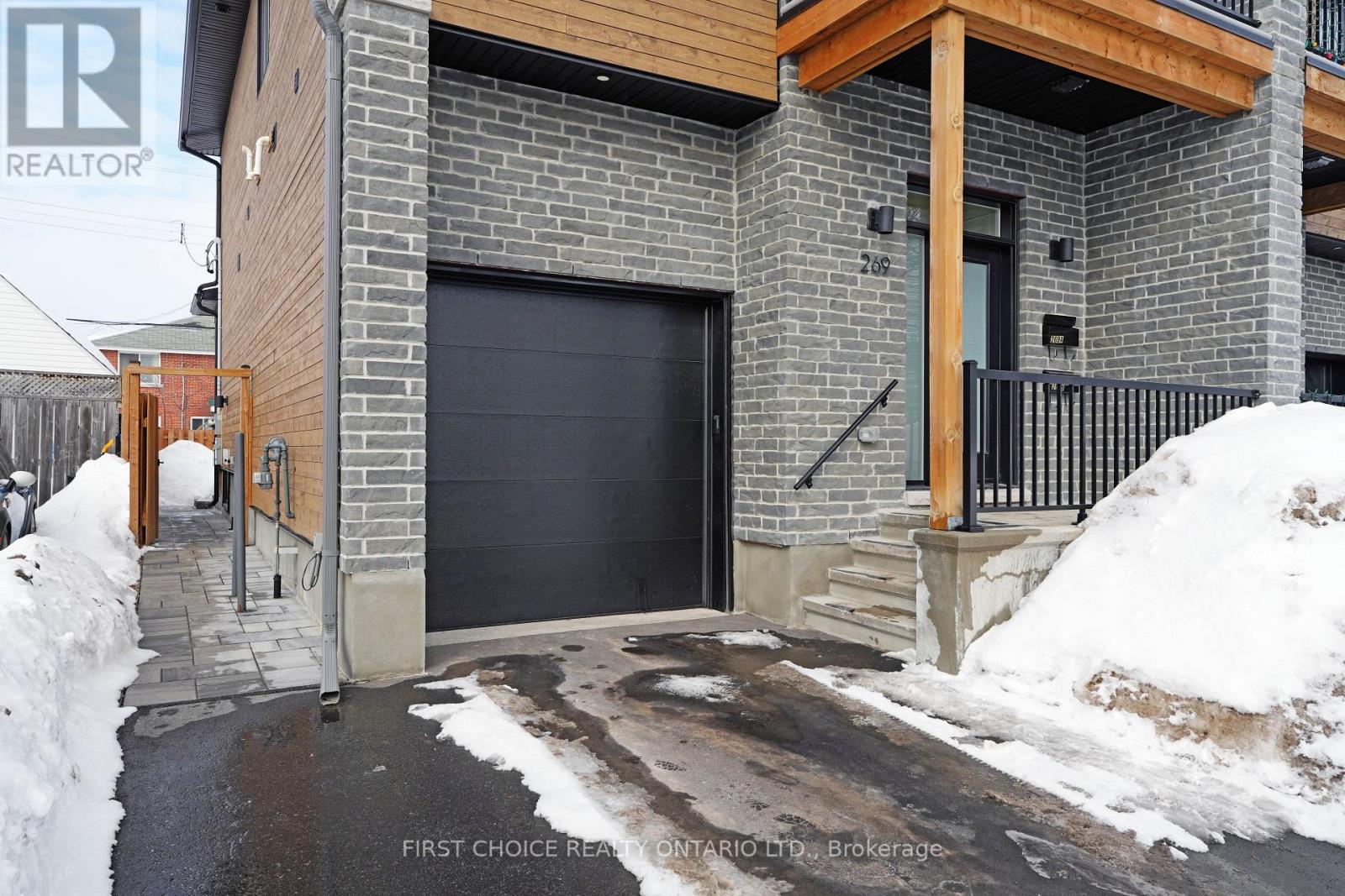 271 Queen Mary Street, Ottawa, Ontario  K1K 1X1 - Photo 4 - X12846038