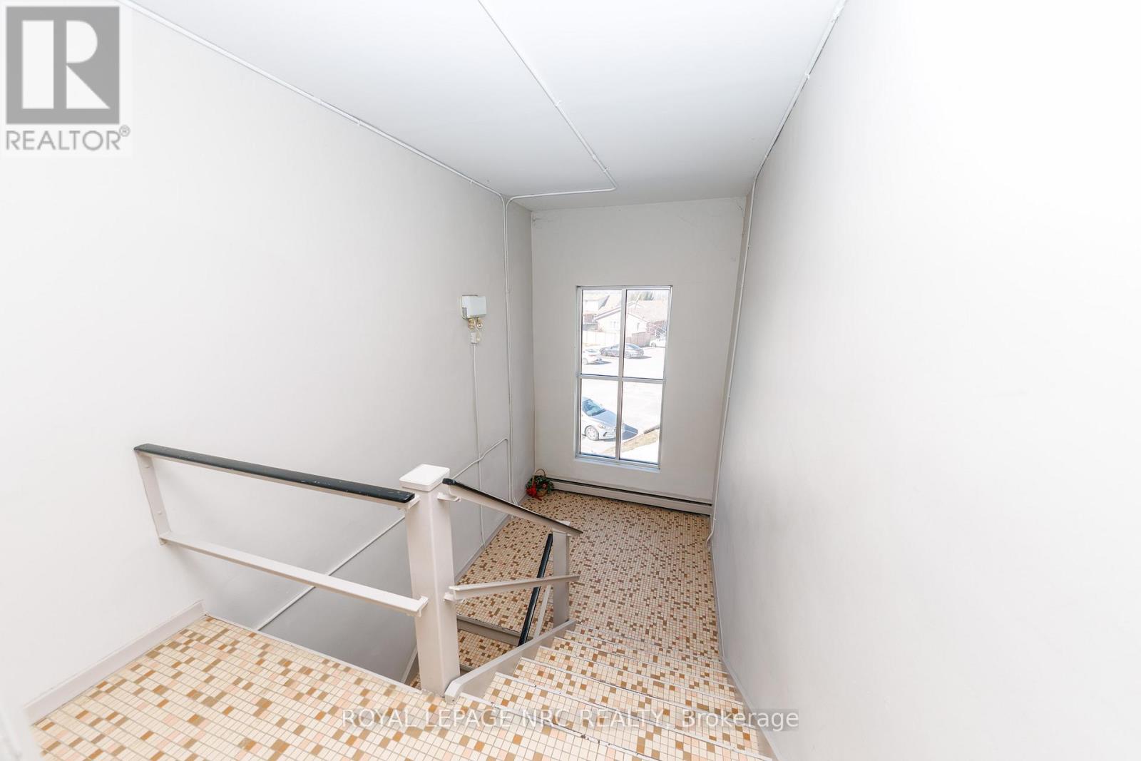 36 - 452 Carlton Street, St. Catharines, Ontario  L2M 4X1 - Photo 5 - X12846036