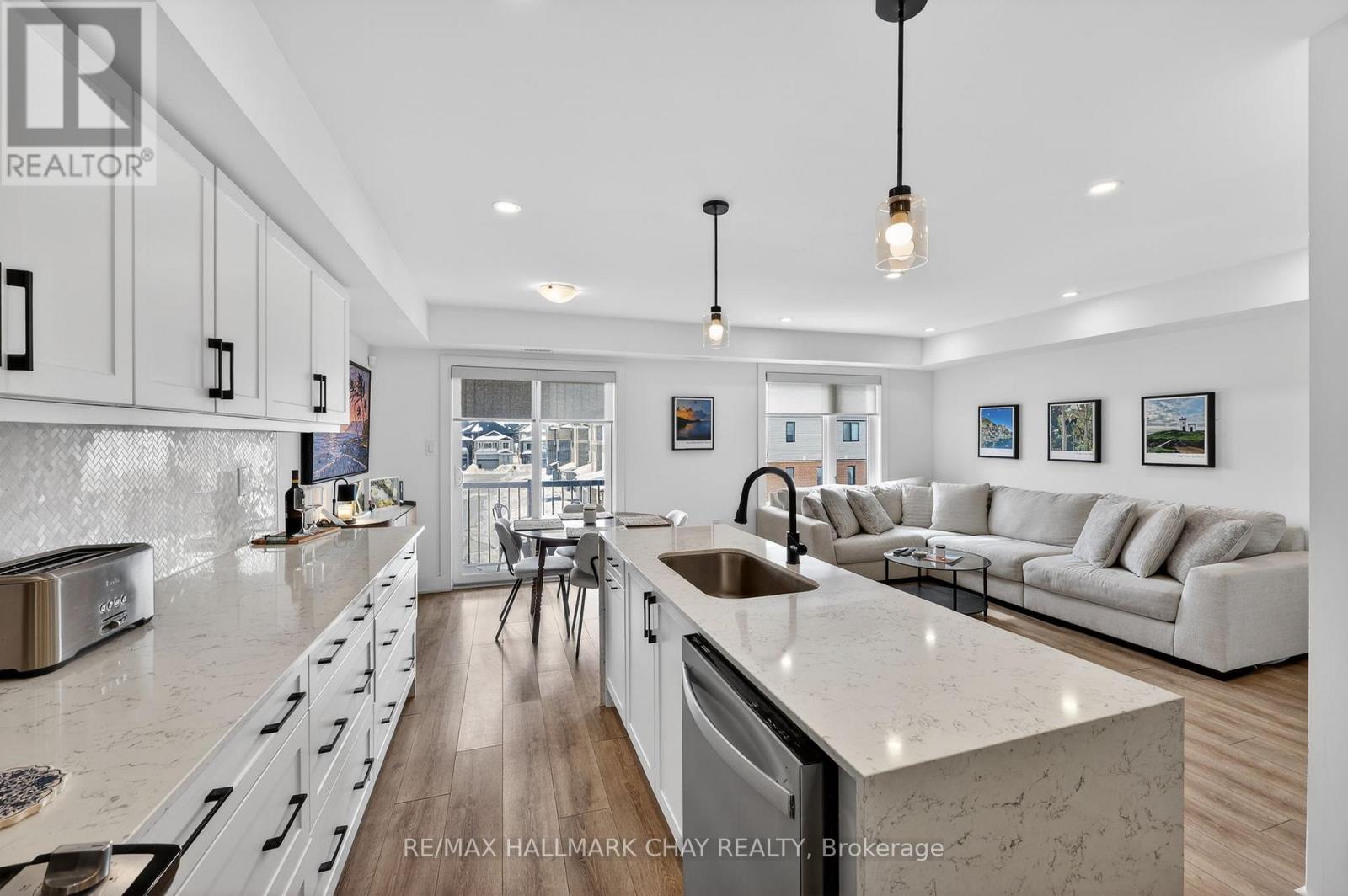 9 - 31 Pumpkin Corner Crescent, Barrie, Ontario  L9J 0C2 - Photo 5 - S12845860