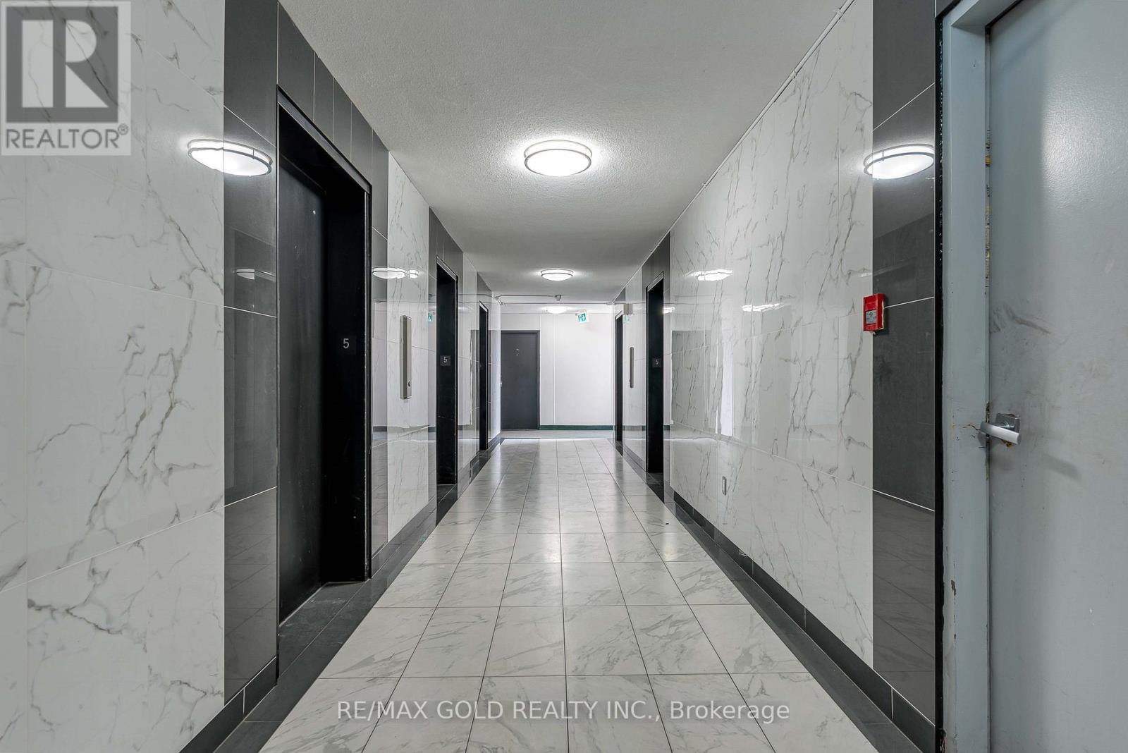 513 - 340 Dixon Road, Toronto, Ontario  M9R 1T1 - Photo 5 - W12833204