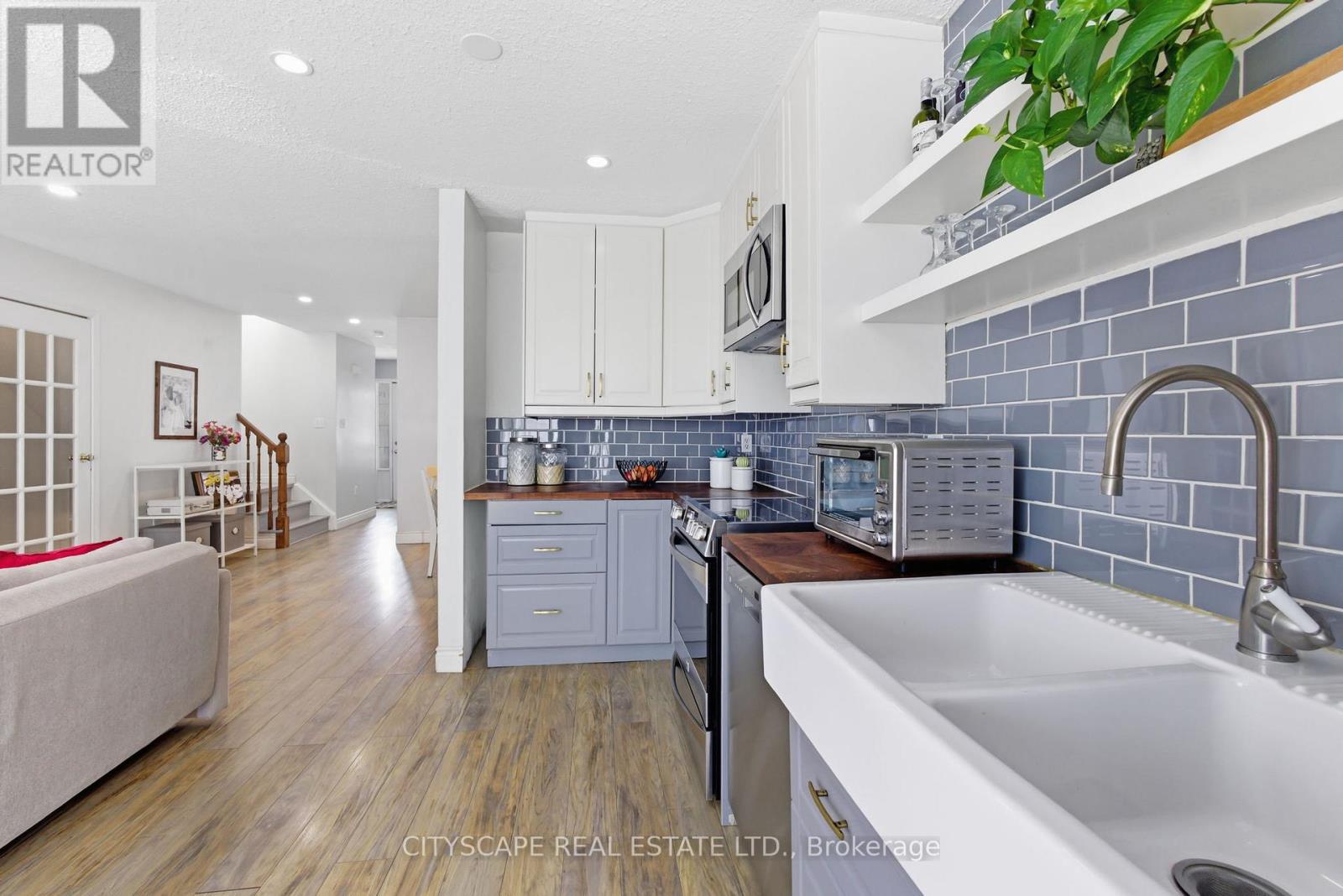 27 Whittaker Crescent, Cambridge, Ontario  N1T 1Z4 - Photo 4 - X12844680