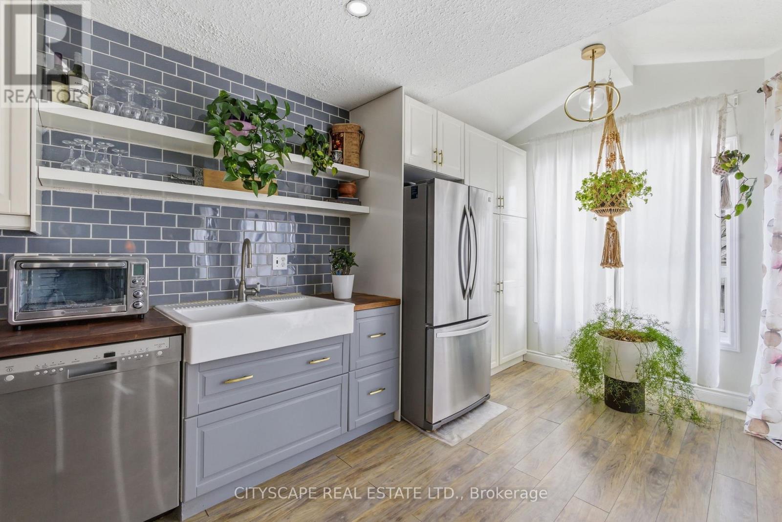 27 Whittaker Crescent, Cambridge, Ontario  N1T 1Z4 - Photo 5 - X12844680