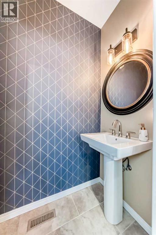 28 Mount Rae Place, Okotoks, Alberta  T1S 0P1 - Photo 10 - A2287543