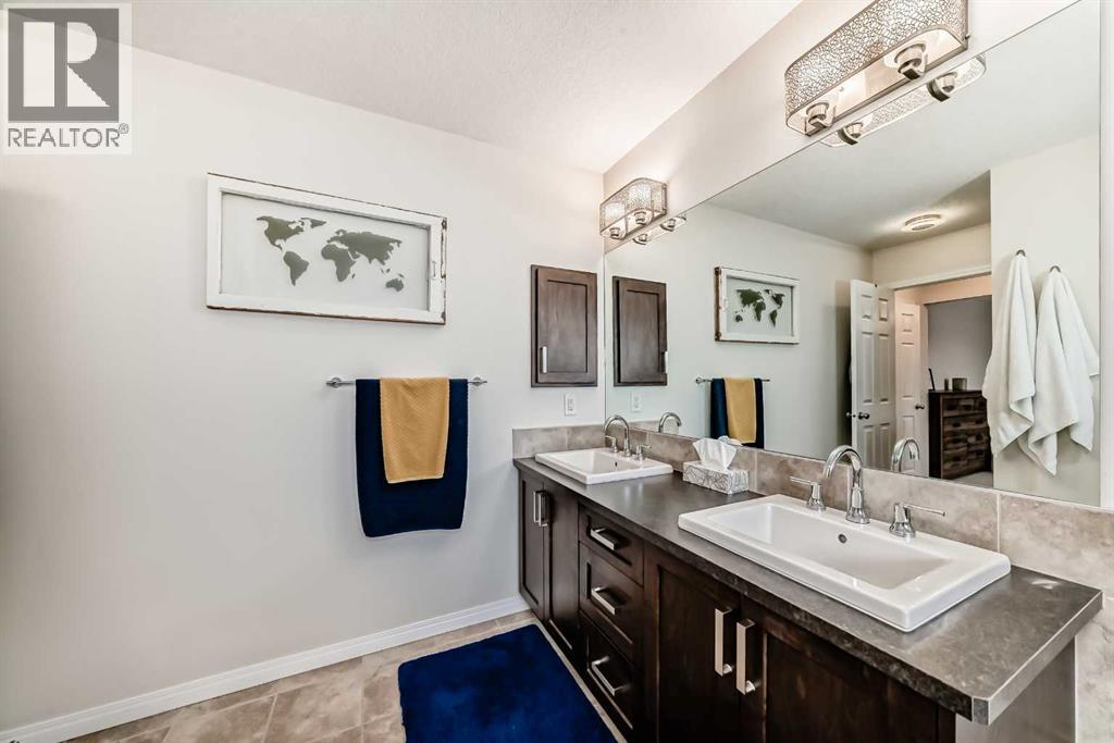 28 Mount Rae Place, Okotoks, Alberta  T1S 0P1 - Photo 13 - A2287543