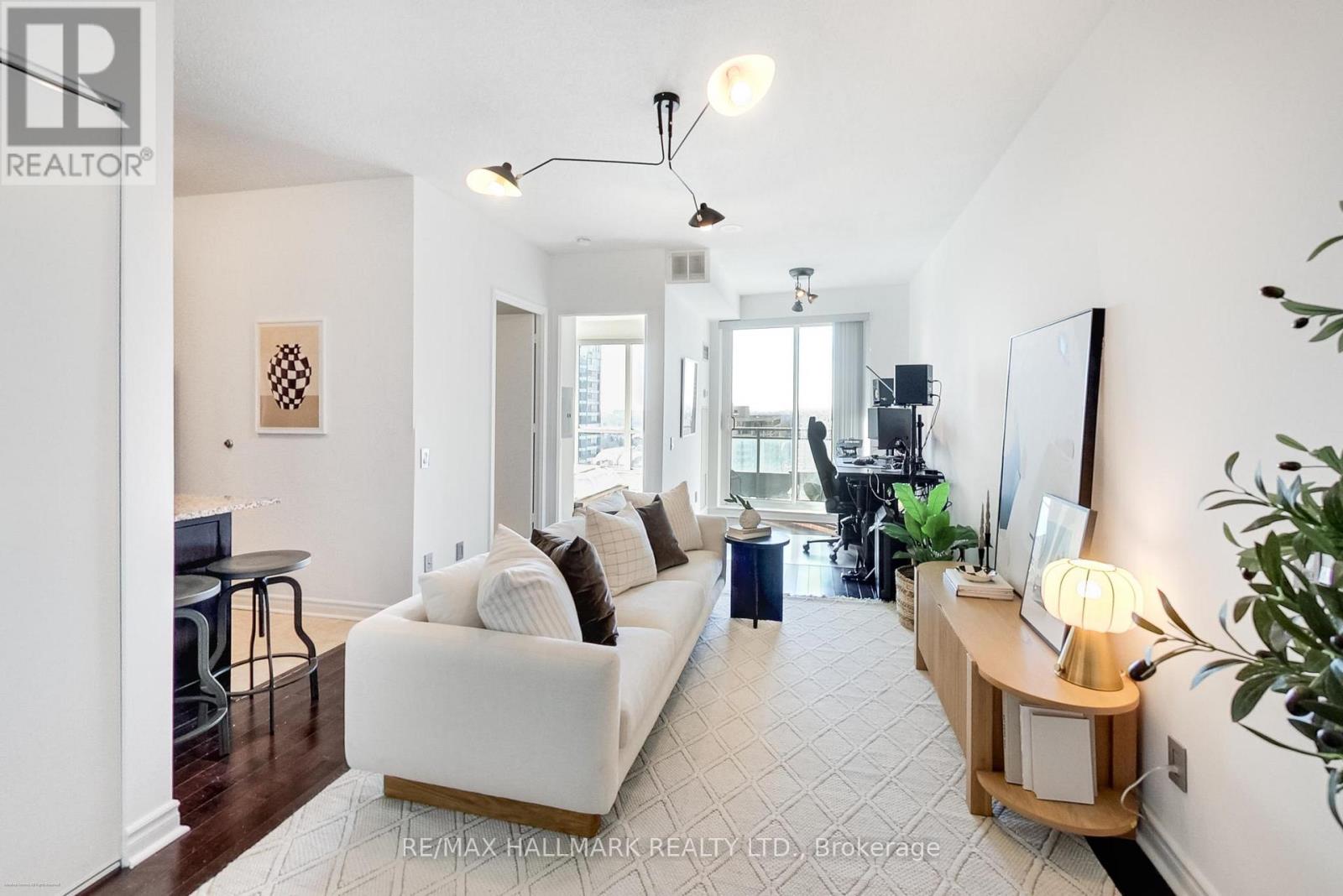 2001 - 60 BYNG AVENUE, Toronto, Ontario