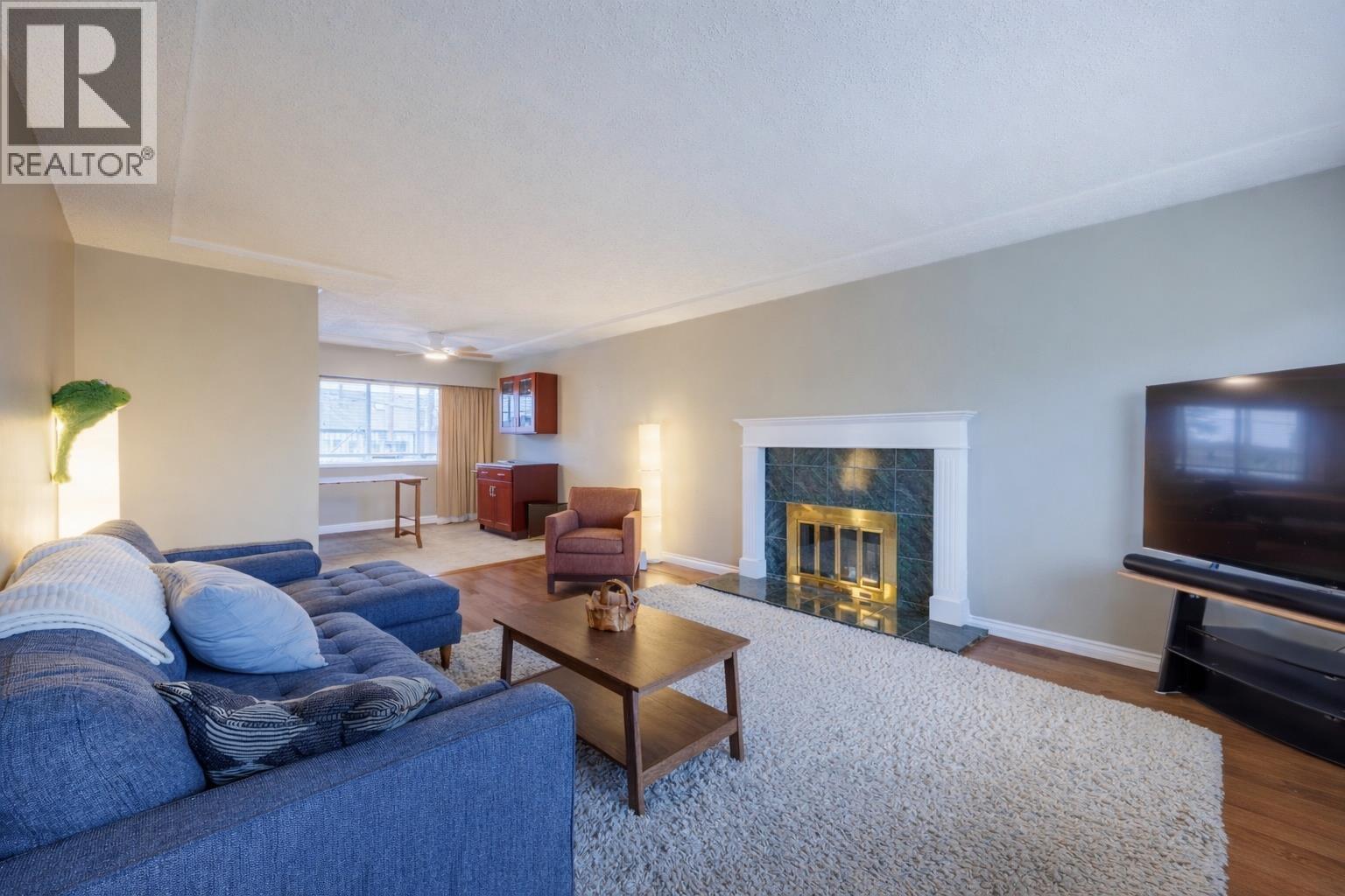 6524 Charles Street, Burnaby, British Columbia  V5B 2H1 - Photo 2 - R3086447