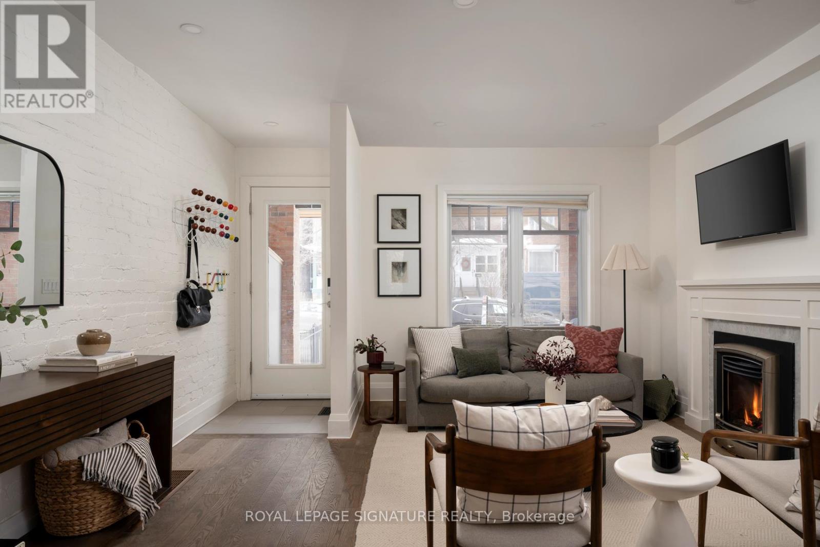 119 Alton Avenue, Toronto, Ontario  M4L 2M3 - Photo 4 - E12846024