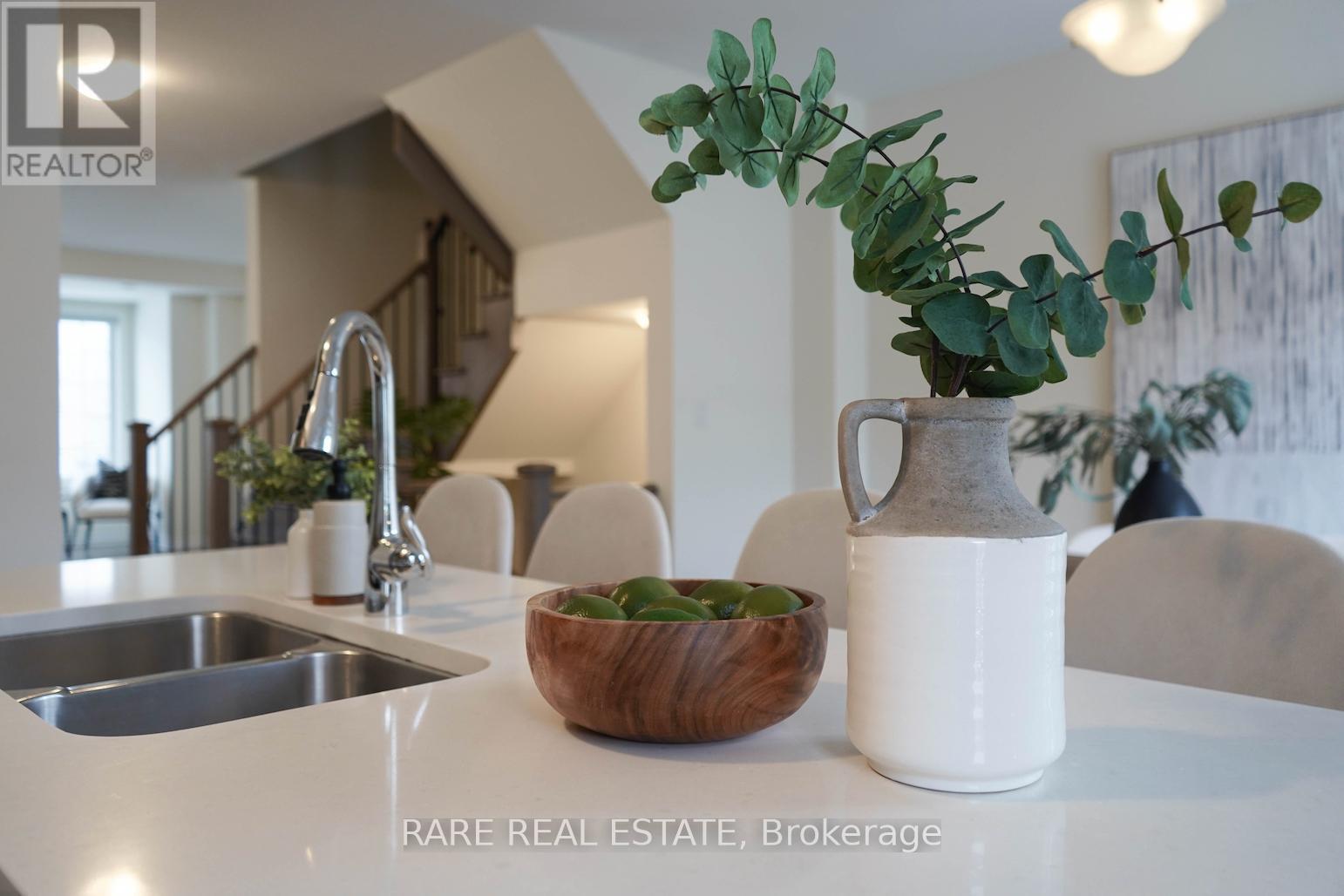 73 Casely Avenue, Richmond Hill, Ontario  L4S 0K2 - Photo 3 - N12845934