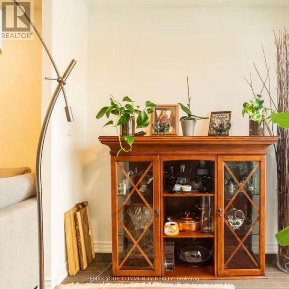 233 - 18 Harding Boulevard, Richmond Hill, Ontario  L4C 0T3 - Photo 3 - N12846018