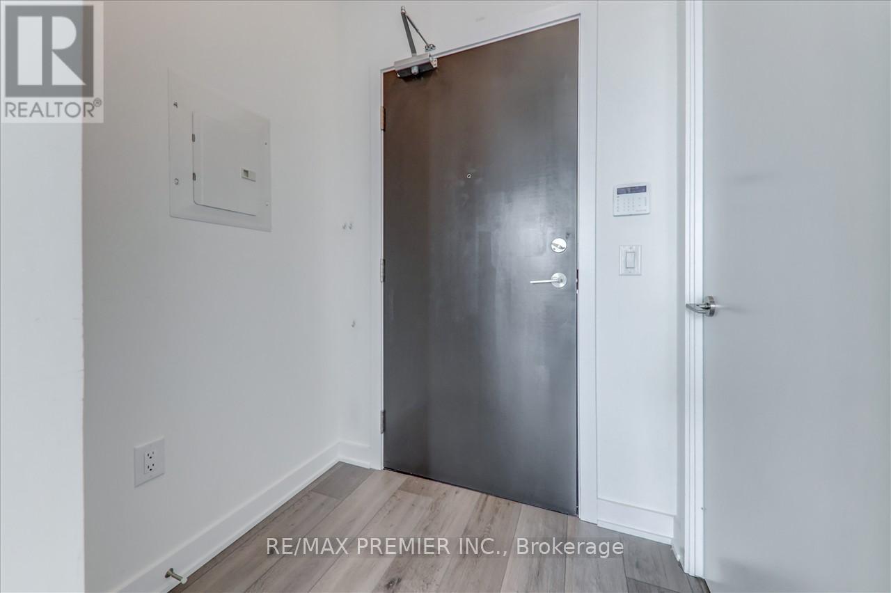 1202 - 10 Honeycrisp Street, Vaughan (Vaughan Corporate Centre), Ontario  L4K 5Z8 - Photo 8 - N12846074