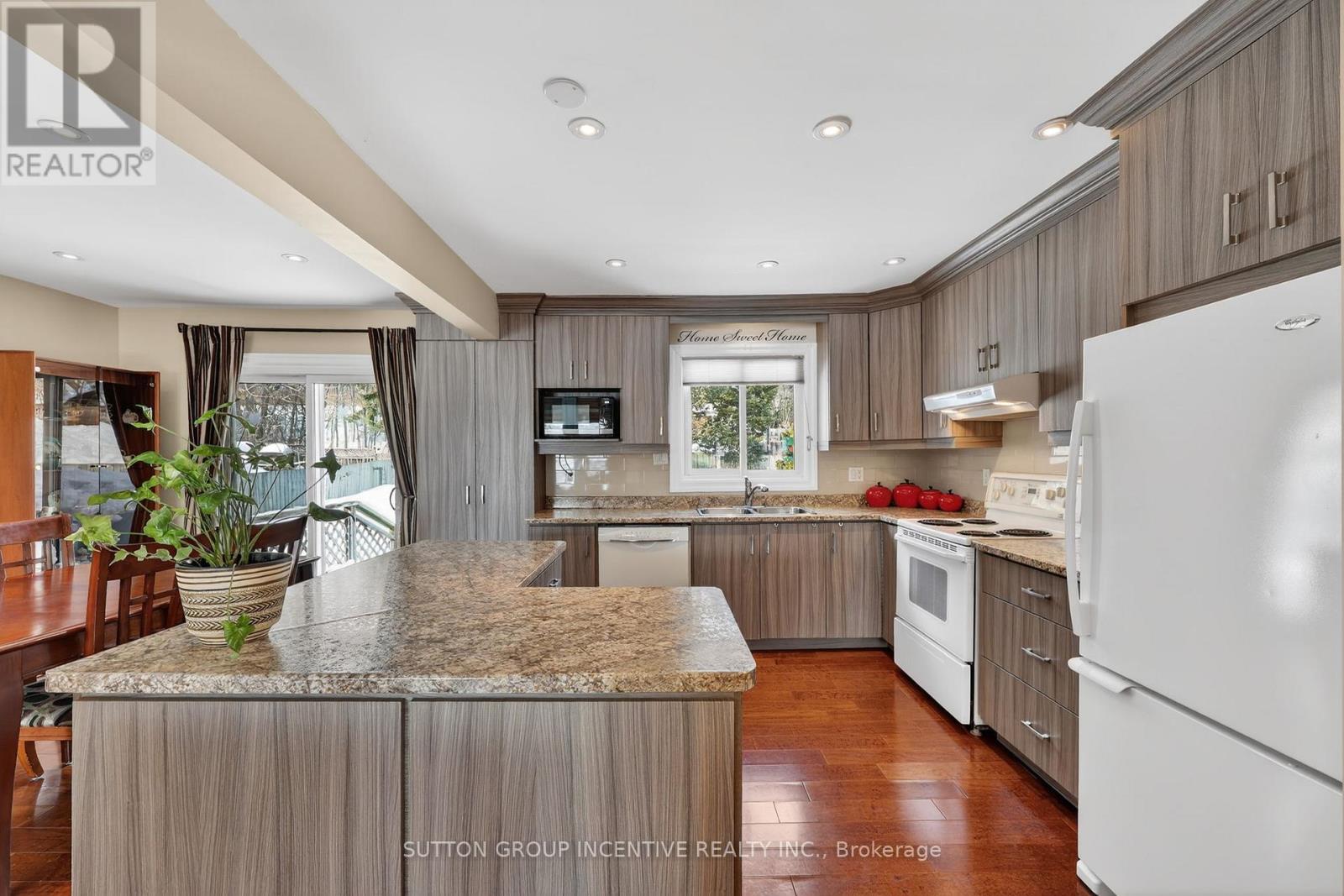 230 Edgehill Drive, Barrie (Letitia Heights), Ontario  L4N 7X1 - Photo 5 - S12846062