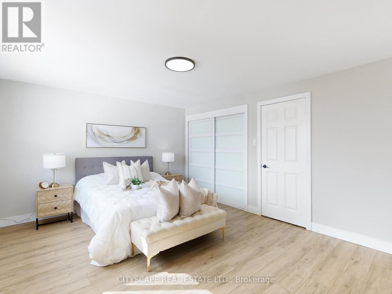 1484 Credit Woodlands Court, Mississauga, Ontario  L5C 3J5 - Photo 18 - W12845816