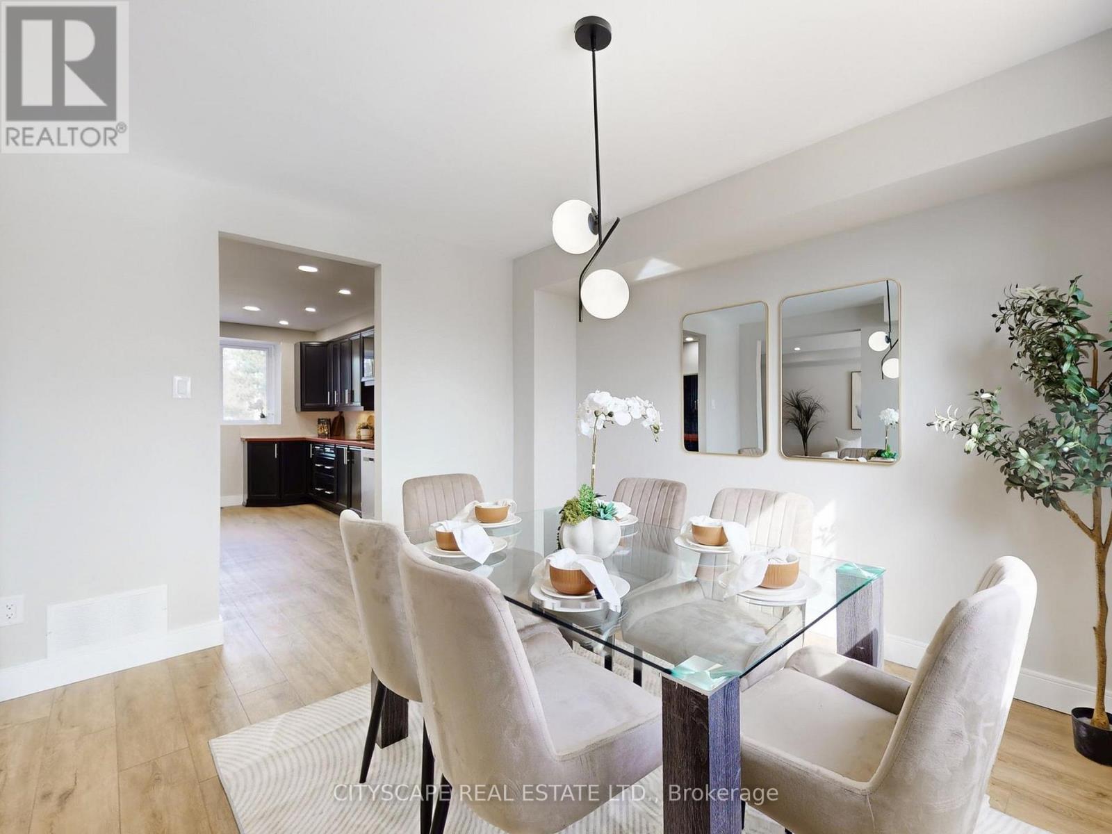 1484 Credit Woodlands Court, Mississauga, Ontario  L5C 3J5 - Photo 10 - W12845816