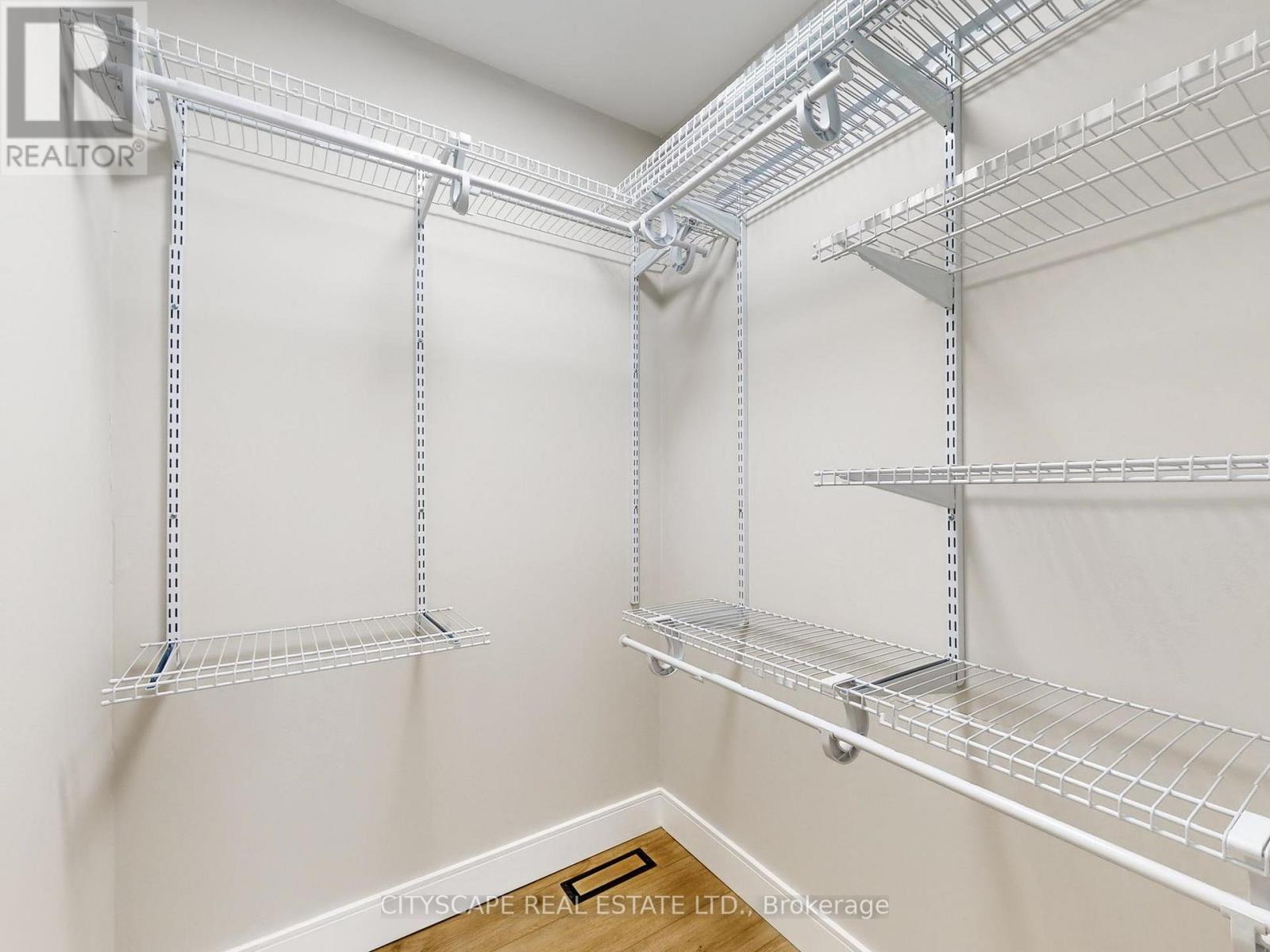 1484 Credit Woodlands Court, Mississauga, Ontario  L5C 3J5 - Photo 19 - W12845816