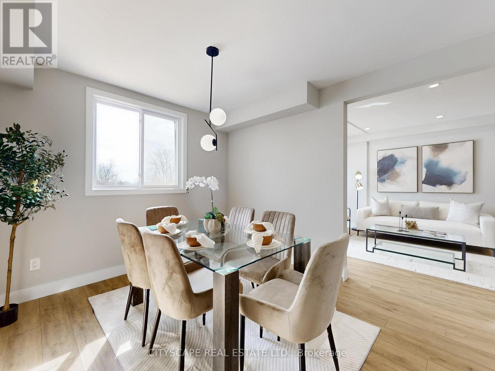 1484 Credit Woodlands Court, Mississauga, Ontario  L5C 3J5 - Photo 9 - W12845816