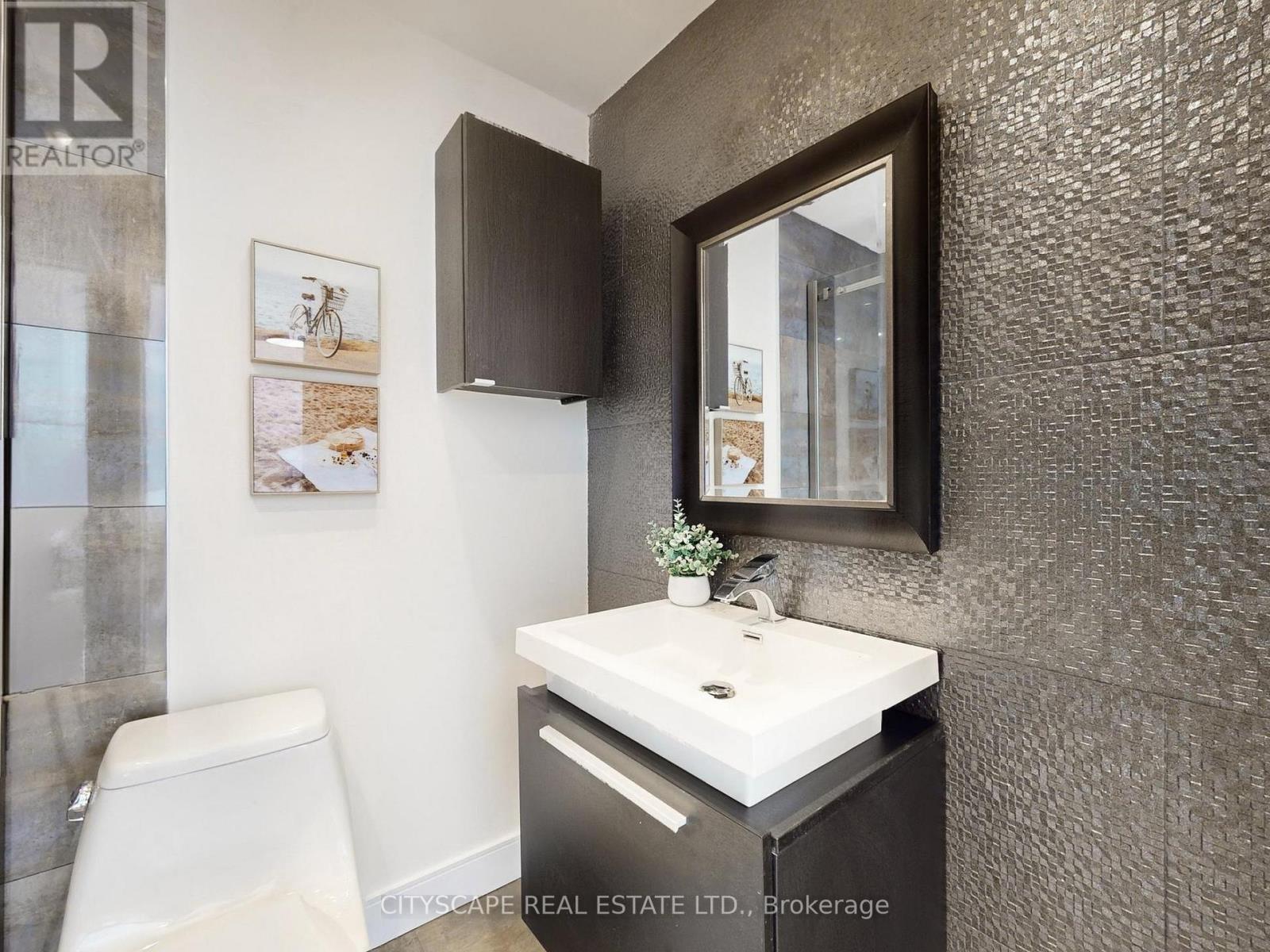 1484 Credit Woodlands Court, Mississauga, Ontario  L5C 3J5 - Photo 20 - W12845816