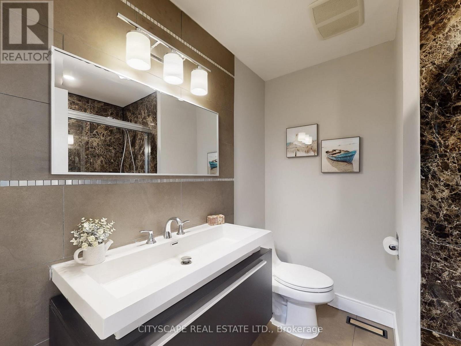 1484 Credit Woodlands Court, Mississauga, Ontario  L5C 3J5 - Photo 24 - W12845816