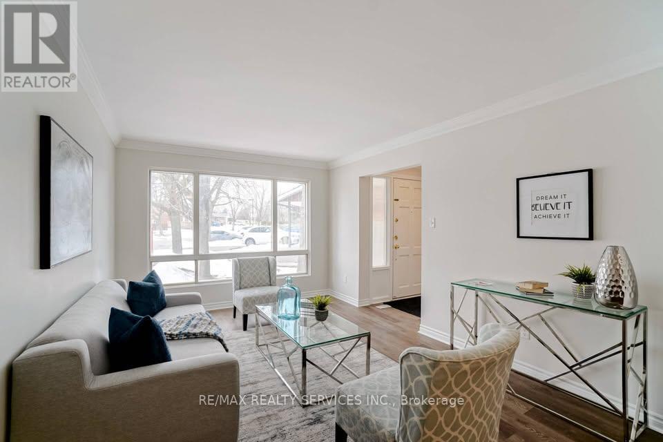 70 Montjoy Crescent, Brampton, Ontario  L6S 3E7 - Photo 4 - W12845906