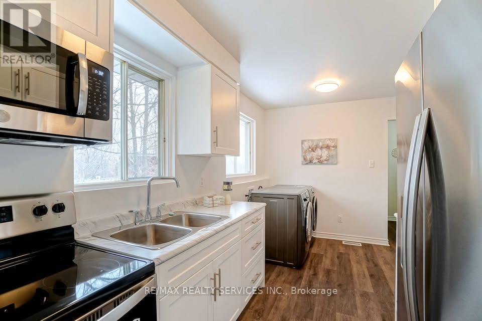 70 Montjoy Crescent, Brampton, Ontario  L6S 3E7 - Photo 8 - W12845906