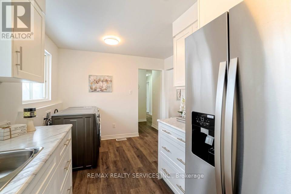 70 Montjoy Crescent, Brampton, Ontario  L6S 3E7 - Photo 9 - W12845906