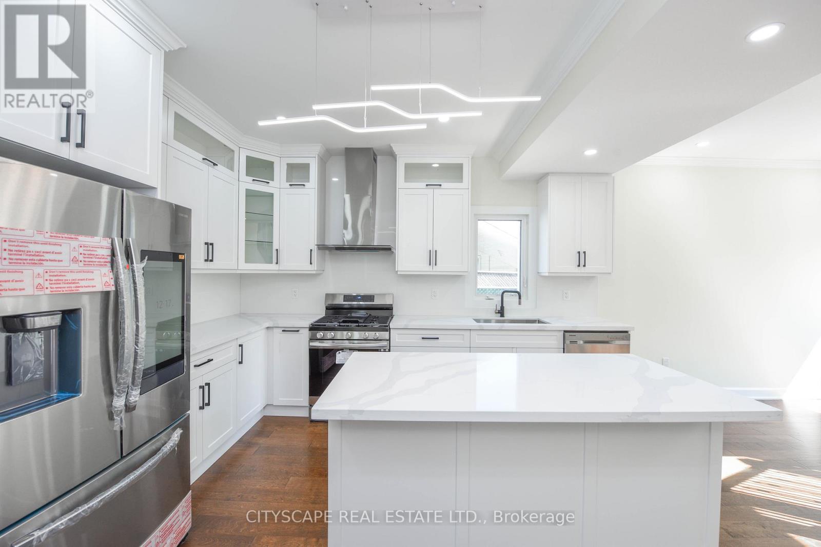 3134 Merrit Avenue N, Mississauga, Ontario  L4T 1P3 - Photo 2 - W12845914