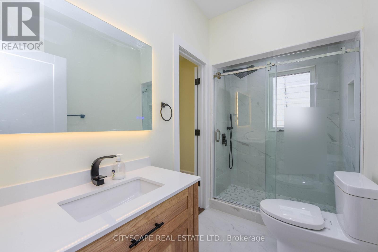 3134 Merrit Avenue N, Mississauga, Ontario  L4T 1P3 - Photo 4 - W12845914