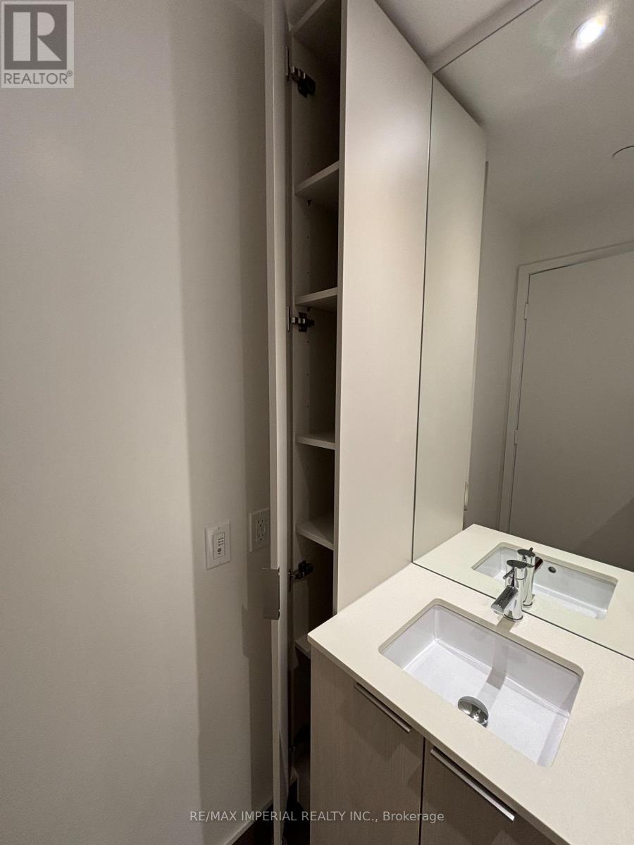 3406 - 448 Burnhamthorpe Road W, Mississauga, Ontario  L5B 4M6 - Photo 18 - W12845916